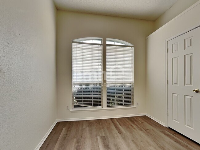 Building Photo - 3707 Sycamore Ln