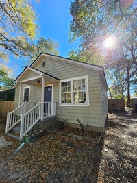 Building Photo - Beautiful 3-Bedroom Home with Fenced Yard ...