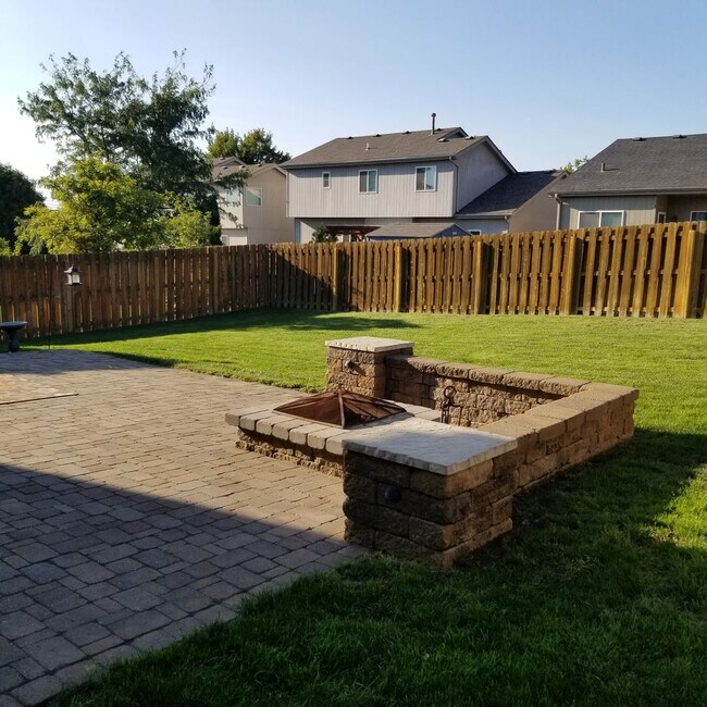 Building Photo - 4 Bedroom Millard Home!