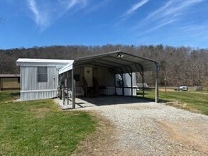 Building Photo - 916 Meadow Creek Rd