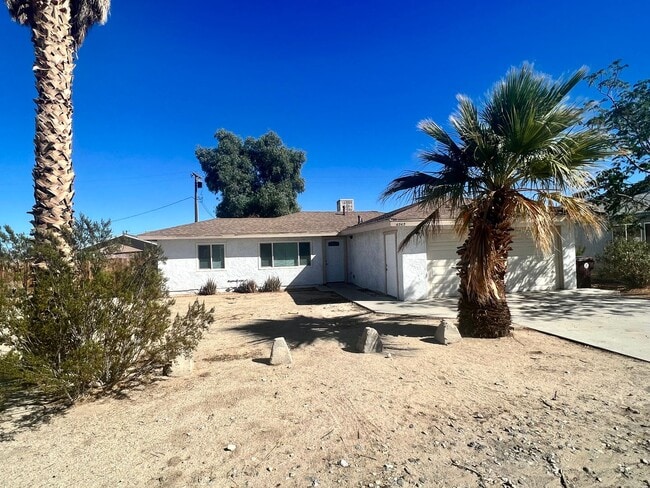 Primary Photo - 6565 Mojave Ave