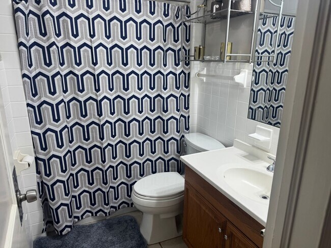 Building Photo - 2 Bedroom 1 Bath Duplex Located in Kingsport, TN