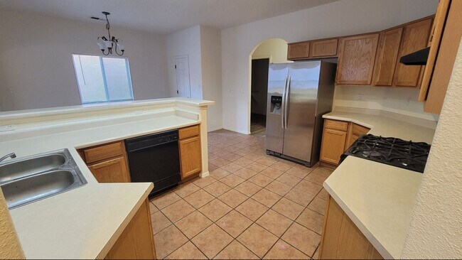 Building Photo - Spacious 4 bedroom in 7 Bar North! Near Cottonwood and Rio Rancho.