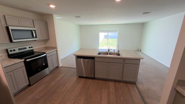 Building Photo - 2507 SE Charleston Dr