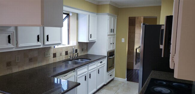 Building Photo - 15111 Paso Real Dr