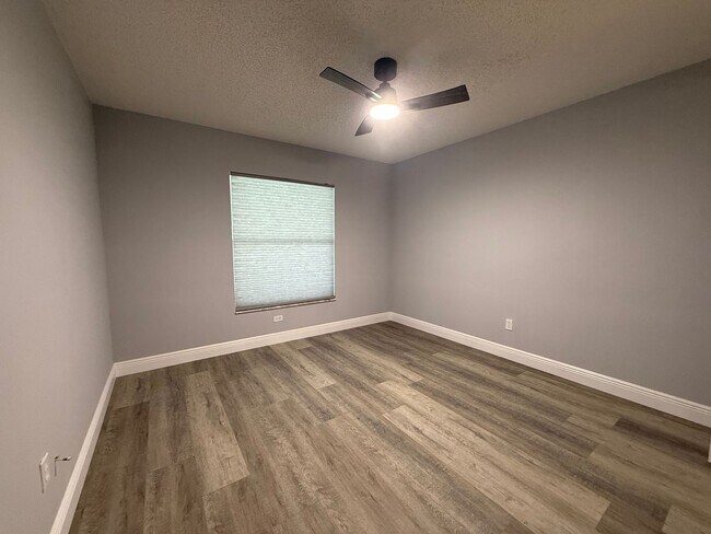 Building Photo - Beautifully updated 3-bedroom, 2-bath home