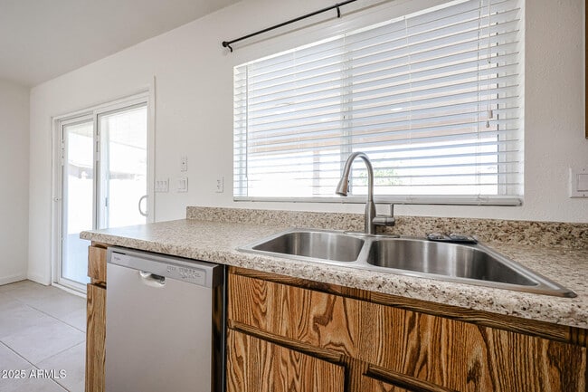 Building Photo - 7208 W Vogel Ave