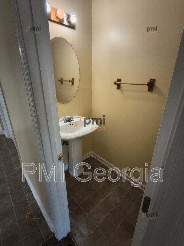 Building Photo - 8370 Hollis St