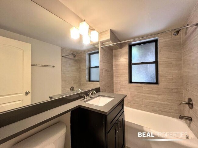 Building Photo - 0 bedroom in CHICAGO IL 60647