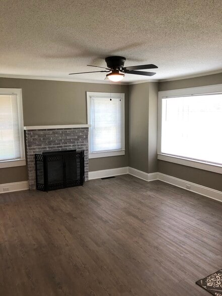 Family Room - 415 Ogburn St