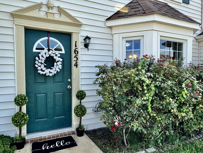Building Photo - COMPLETELY Updated & Ready 08-21-26!! Sparkling Community Pool - Pet Friendly - Fenced Backyard!