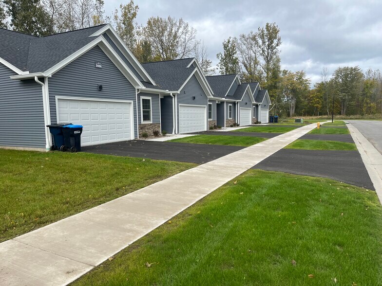 Building Photo - 2086 Community Ln