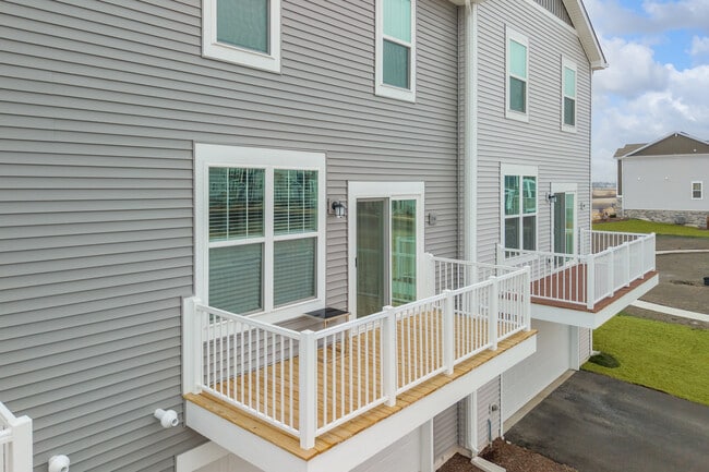 Building Photo - 25631 W Wakefield Dr