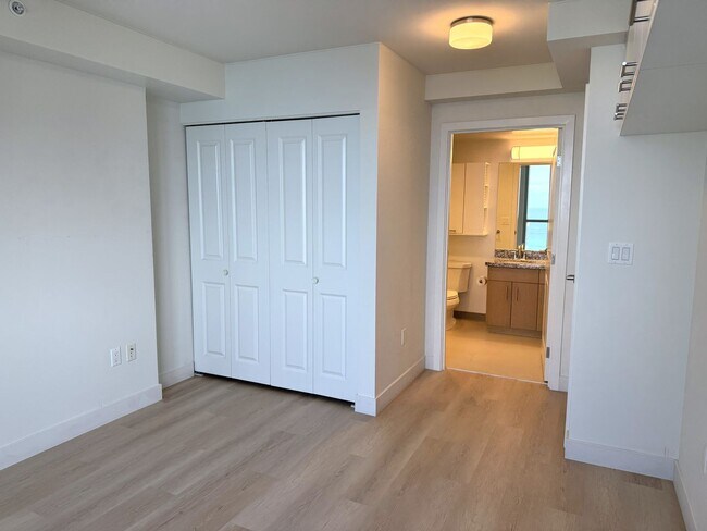 Building Photo - Ke Kilohana - Renovated High Floor 3 Bedroom 2 Bath 2 Parking in Ward Village