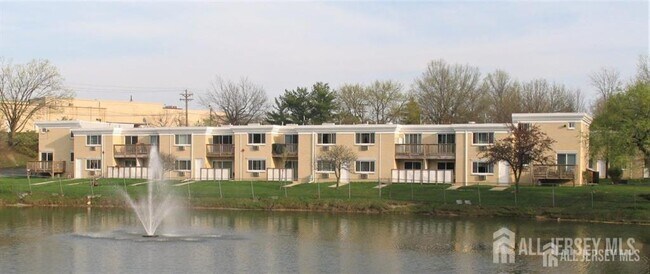 Building Photo - 18 Lake Ave