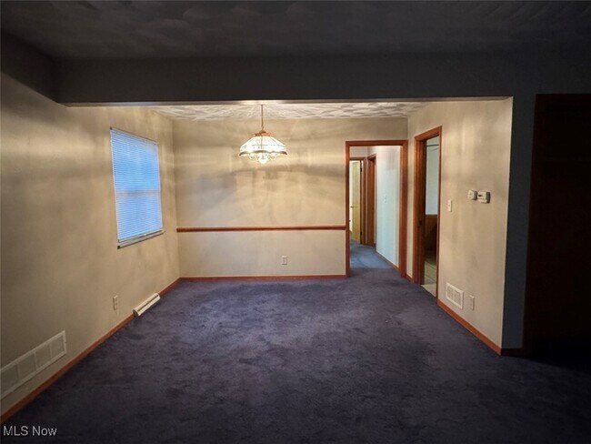 Building Photo - 1859 Cromwell Dr