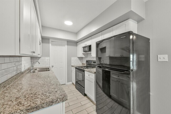 Building Photo - 2914 Avenue K Ave