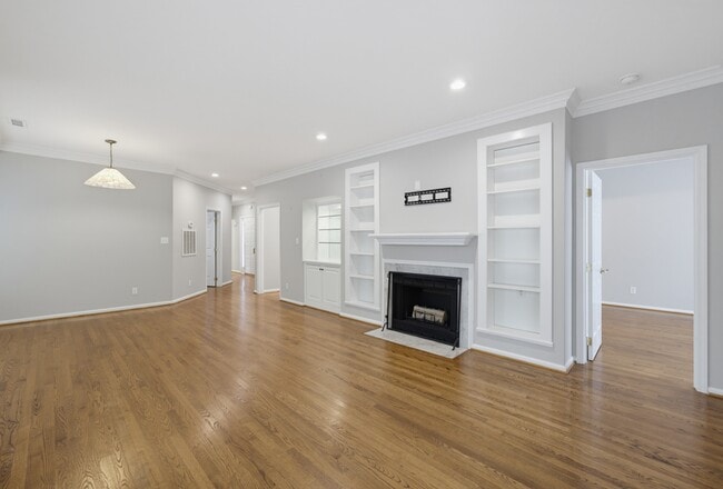 Building Photo - 761 Bishops Park Dr