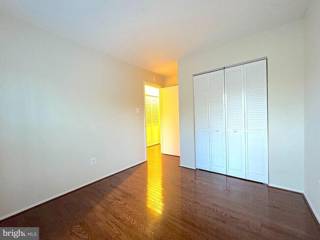 Building Photo - 2404 Albot Rd