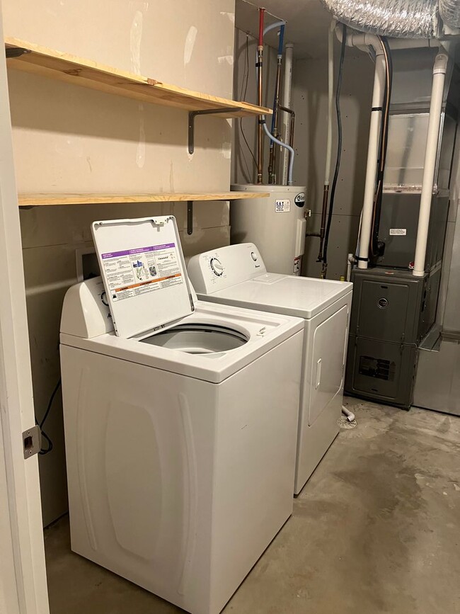 Building Photo - 3 Bed 3 Bath Twin Home