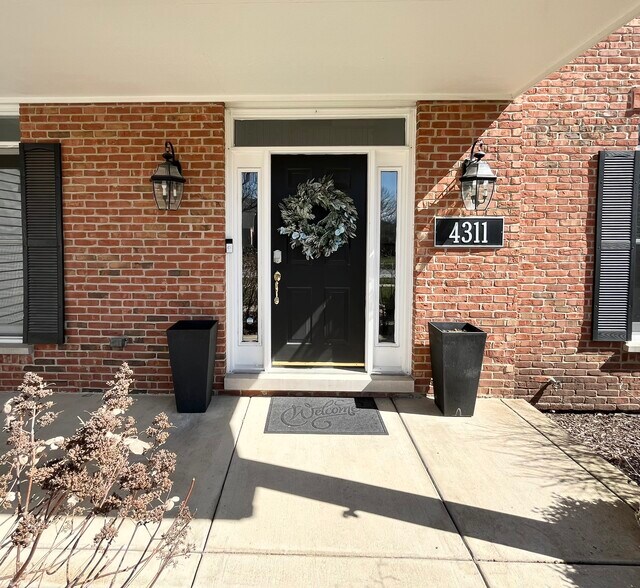 Building Photo - 4311 Camelot Cir