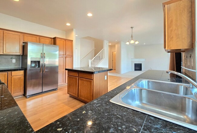 Building Photo - Single Family 4 Bed/2.5 Bath Home in Lake ...