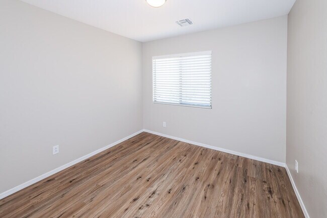 Building Photo - 40810 N Hudson Ct