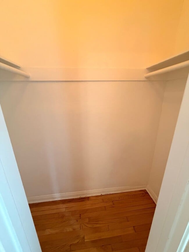 Building Photo - Cute 1 Bedroom 1 Bathroom Long Beach Apartment For Rent!