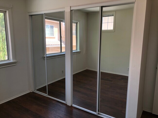 Master closets - 5304 Colodny Dr