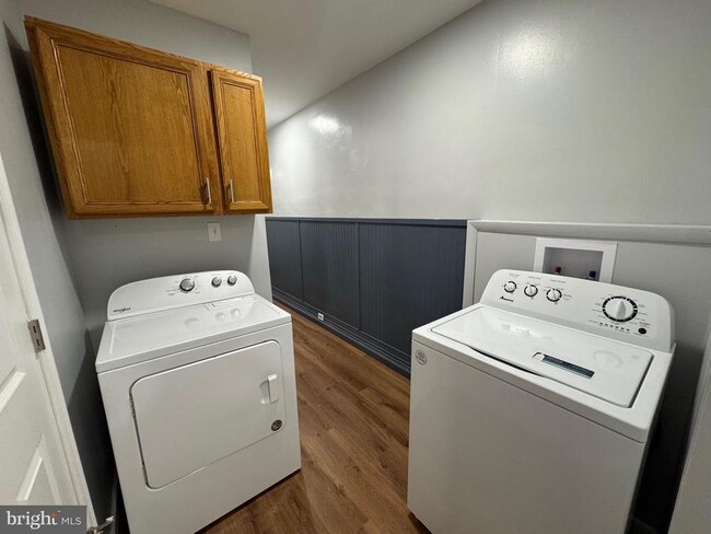 Building Photo - 1057 N 11th St
