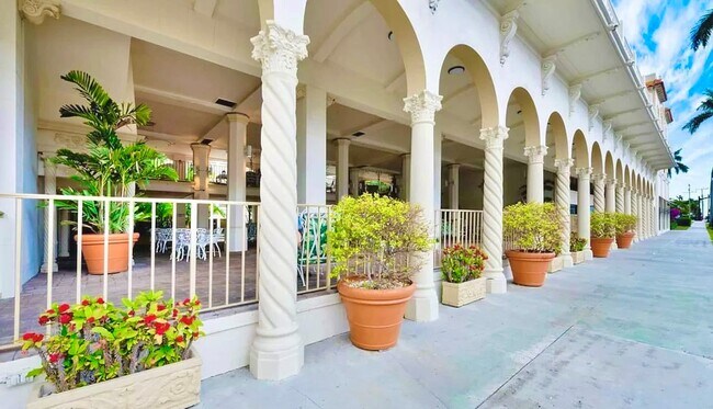 Building Photo - 235 Sunrise Ave