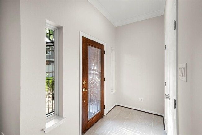 Building Photo - 4023 Breakwood Dr