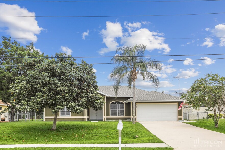 Primary Photo - 3598 N Biscayne Dr