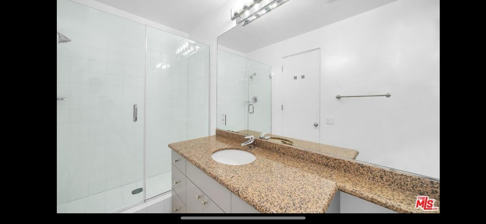 Building Photo - 330 S Barrington Ave