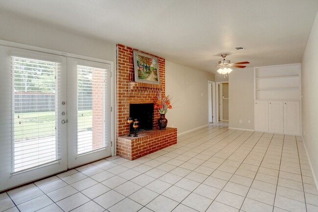 Building Photo - Updated 3 Bedroom / 2 Bathroom