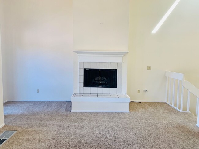 Building Photo - 635 SE Linn St