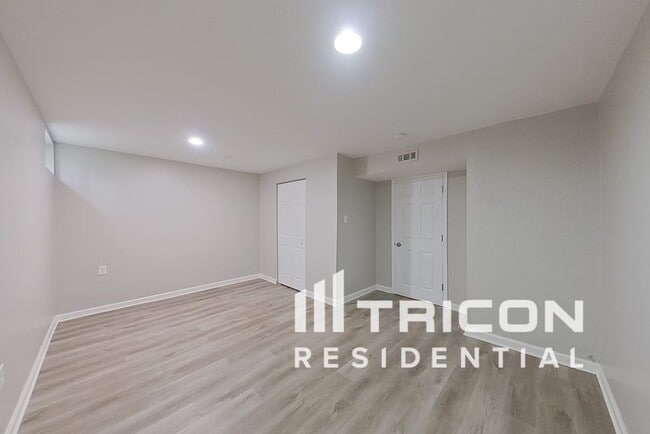 Building Photo - 5105 Aldershot Dr