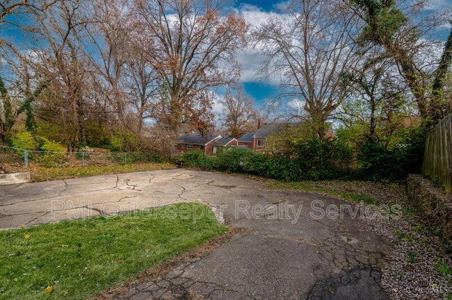 Building Photo - 5618 Leumas Rd