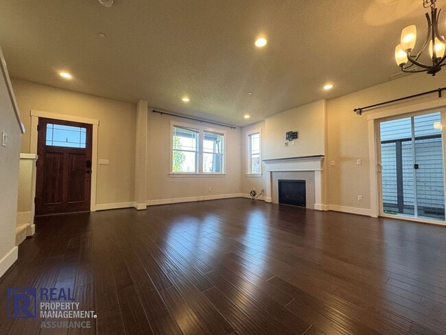 Building Photo - Mt Hood views 4BR/3BA Villebois luxury home available now! Dog Friendly