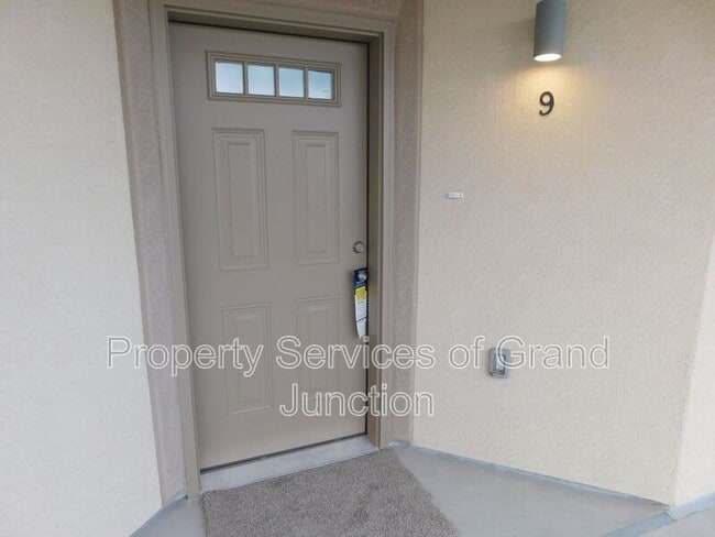 Building Photo - 658 Brookwillow Dr