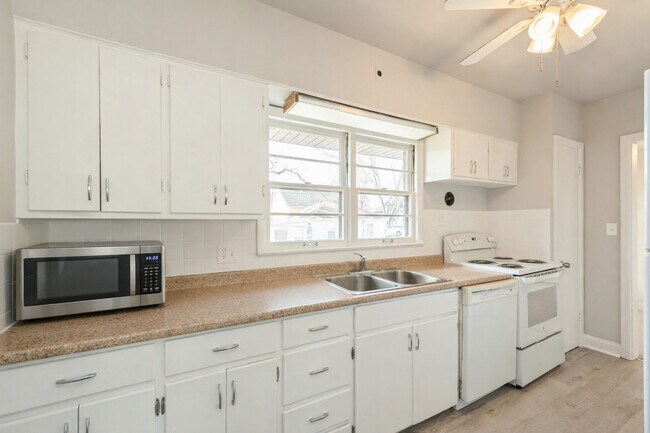 Building Photo - 319 N Lord Ave