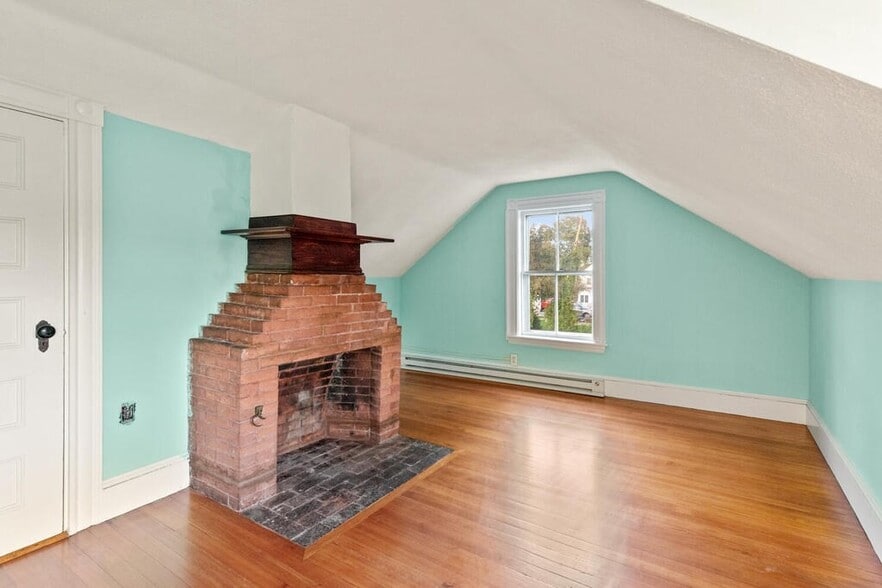 Building Photo - 5 Woods Edge Rd