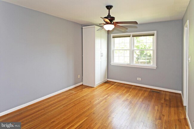 Building Photo - 1810 Golf View Ct