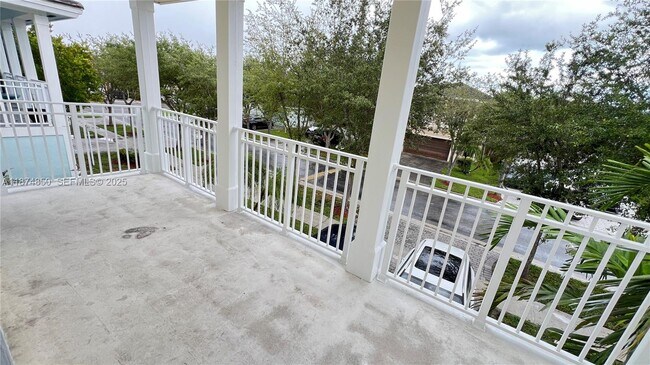 Building Photo - 370 NE 34th Ave