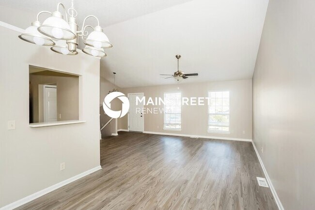 Building Photo - 4 Bedroom Pet-Friendly Home in Charlotte, NC with Main Street Renewal