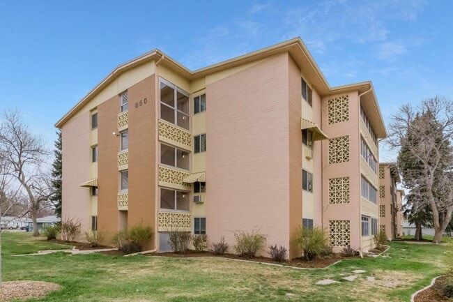 Building Photo - 650 S Clinton St