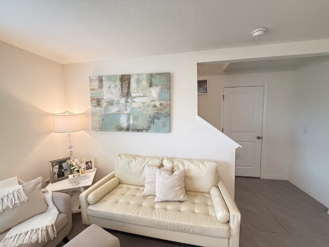 Building Photo - Spacious 4-Bedroom Home with Granite Count...