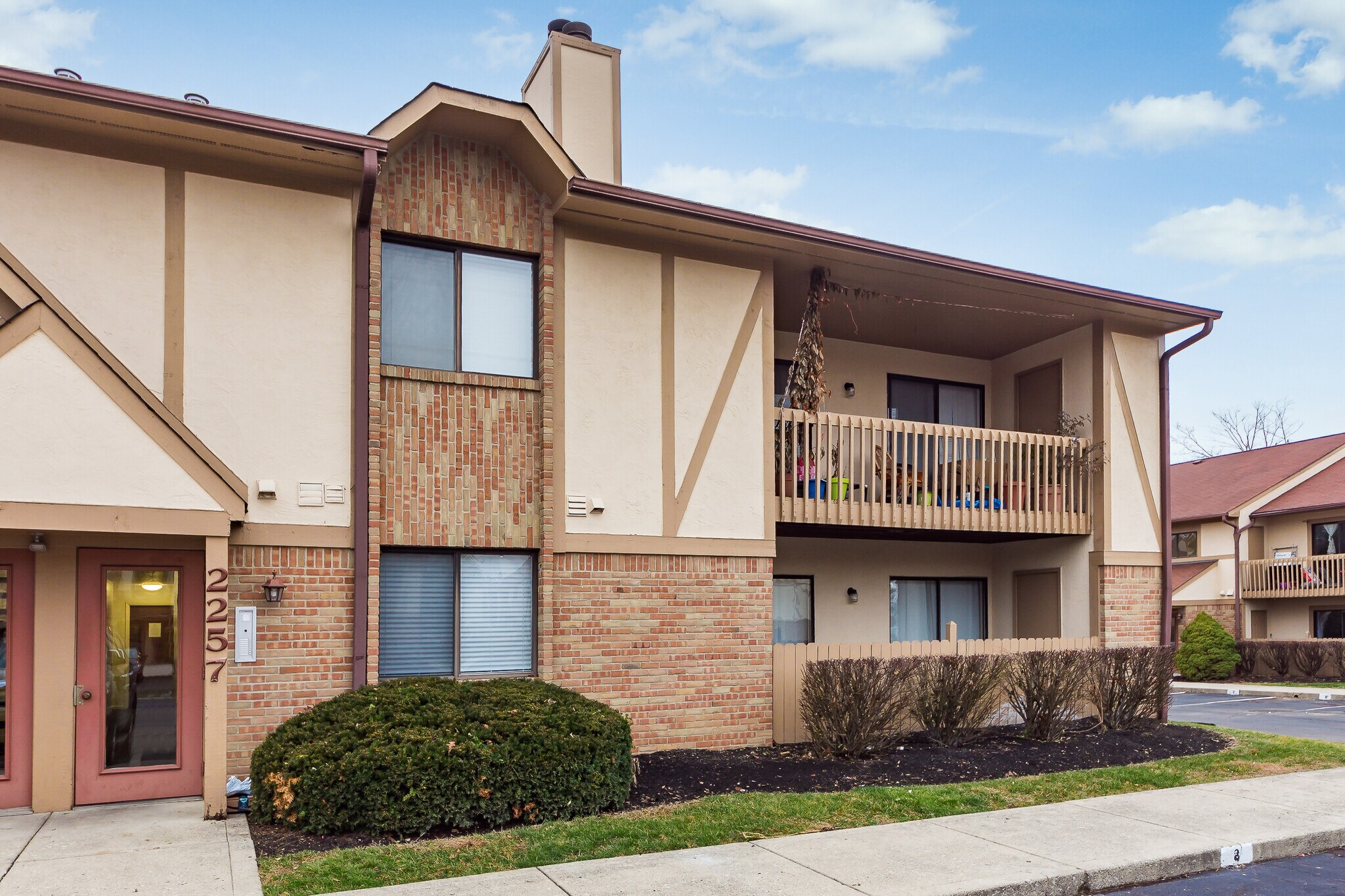 Building Photo - 2257 Hedgerow Road