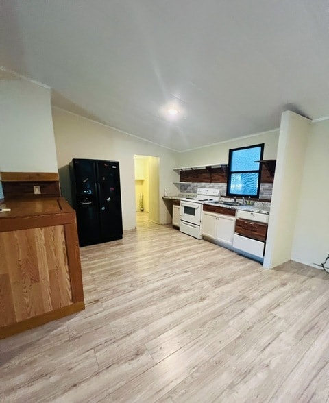 Building Photo - 491 E Sherwood Dr