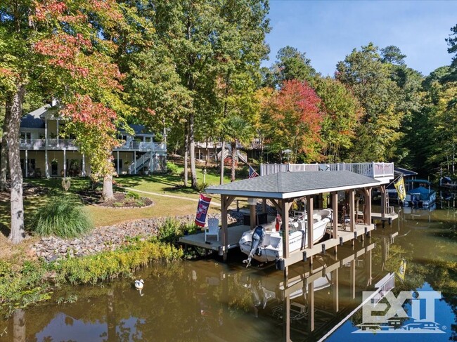 Building Photo - Incredible Lake House in Gaston Heights